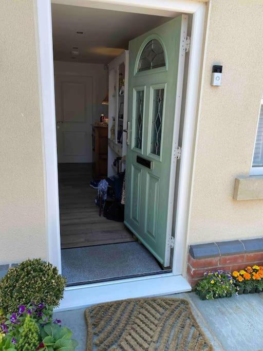 Helens Haven First Floor Apartment Via Stairs プレストン エクステリア 写真